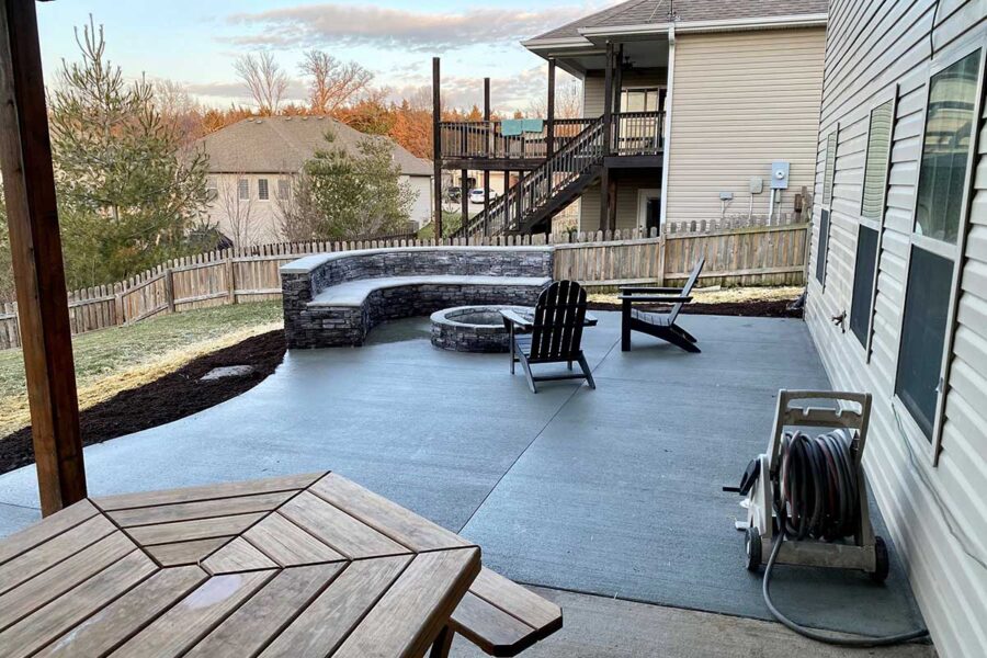 Outdoor Patio - Stone Fire Pit